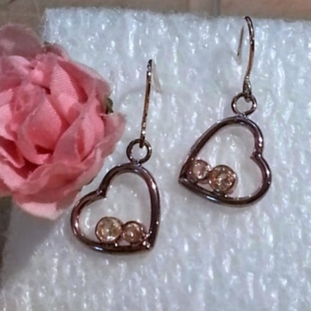 Sensitive Ears dangle heart shape 2 cz earrings